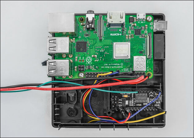 Bild 5 – Gehäuse: Zur einfachen Anbringung des Raspberry Pis und des Arduinos auf der Rückseite IhresFernsehgerätes sollten beide in einem geeigneten Gehäuse untergebracht sein. BauenSie die beiden Platinen dazu in das ELV Gehäuse ein.